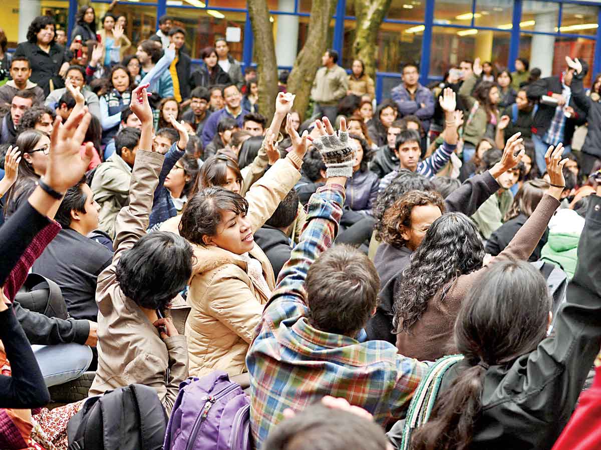 Desafíos de la convivencia universitaria: Tregua temporal en UNAM mientras se busca una solución definitiva para los desalojos por amenazas.