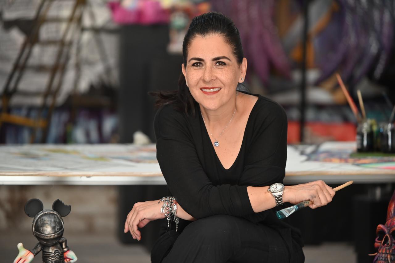 "La magia del arte mexicano: cómo Karla de Lara revoluciona la escena con su pintura y su visión global"