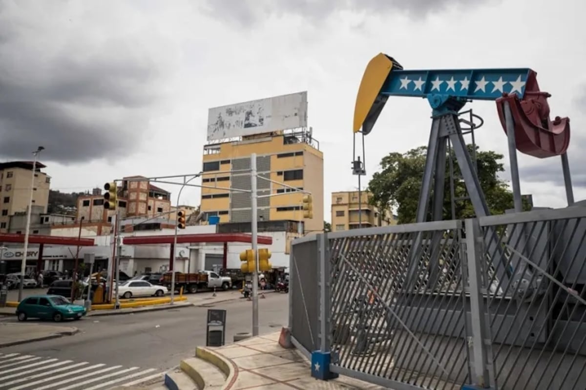 La UE enfrenta agravio por parte de Cuba después de que Estados Unidos impone un bloqueo petrolero a Venezuela en apoyo al gobierno de Maduro.