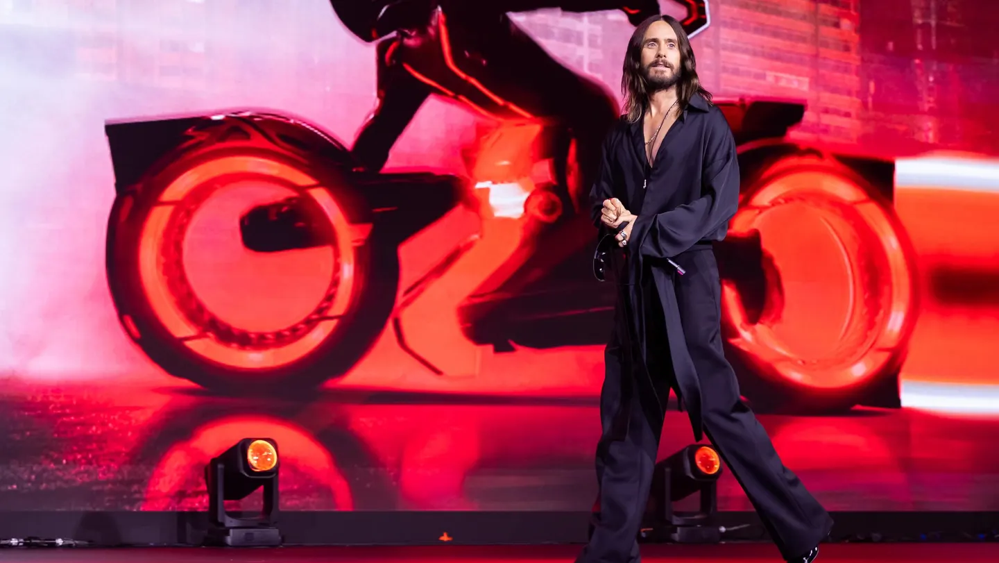 "El legado de Tron desafía las expectativas: 'Tron: Ares' logra récord en su debut con un impresionante 33,5 millones de dólares"