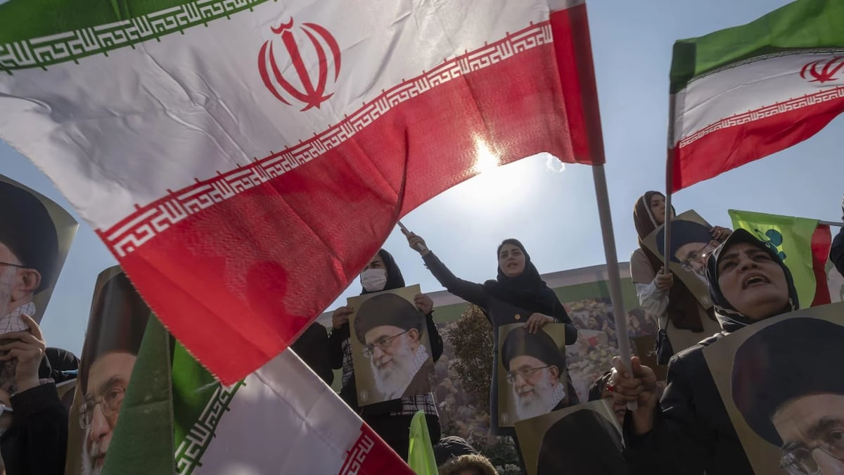 "El enfrentamiento nuclear está a la vuelta de la esquina: Irán anuncia su respuesta a las amenazas de Trump y los medios mundiales se preguntan qué significa 'en el territorio' para dos potencias nucleares"