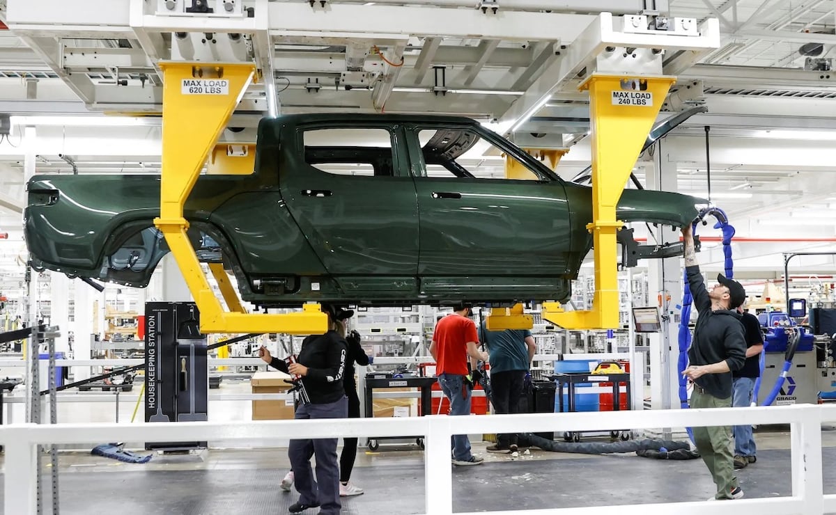 Canadá avala entrada de autos eléctricos chinos con bajo arancel y desafía a EU