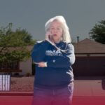 Una residente de Albuquerque afirma tener una conexión estrecha con el famoso personaje de Breaking Bad, pero su actitud hacia ciertos grupos étnicos ha generado controversia.