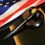 Un juez federal dictamina que los gobiernos republicanos pueden bloquear las transferencias de fondos sociales a cinco estados demócratas.